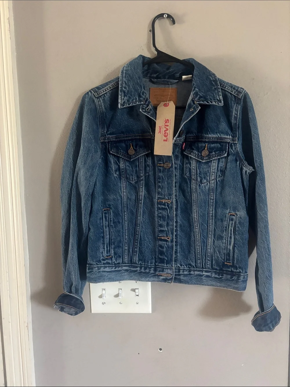 Levi's Women's Denim Jacket in Medium Blue Wash